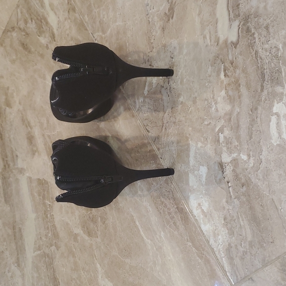 Bongo Black Peep Toe Pumps - Picture 4 of 8